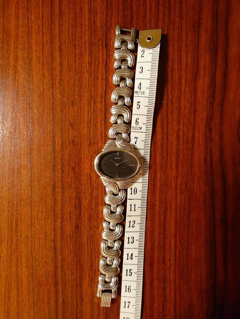 Seiko Women’s Watch 11-8250 Vintage Mechanical Hand Wind Sculptural 27mm Working - Picture 9 of 9
